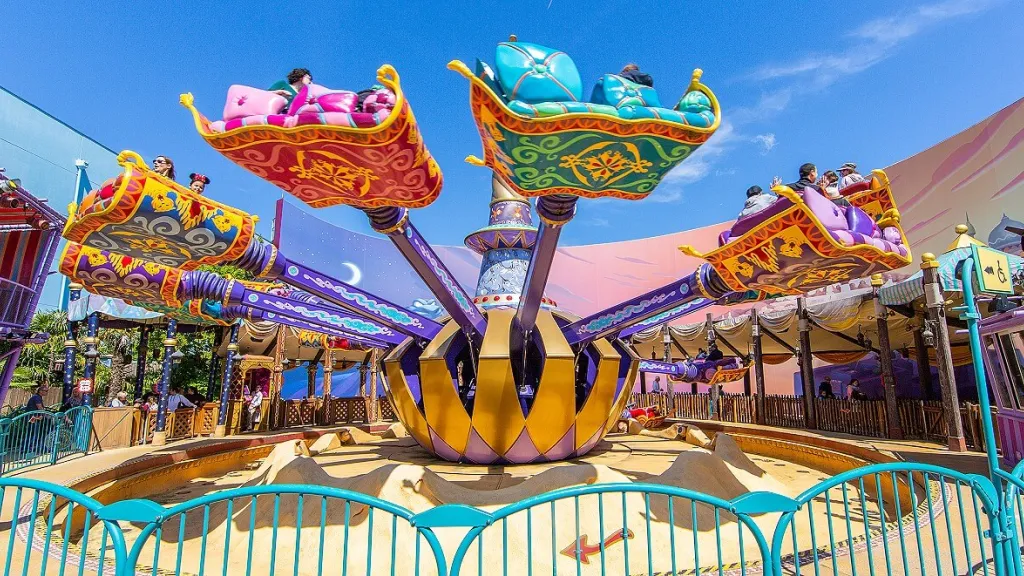 Пролетая над Аграбой Диснейленд Париж Аттракцион Les Tapis Volants – Flying Carpets Over Agrabah Пролетая над Аграбой