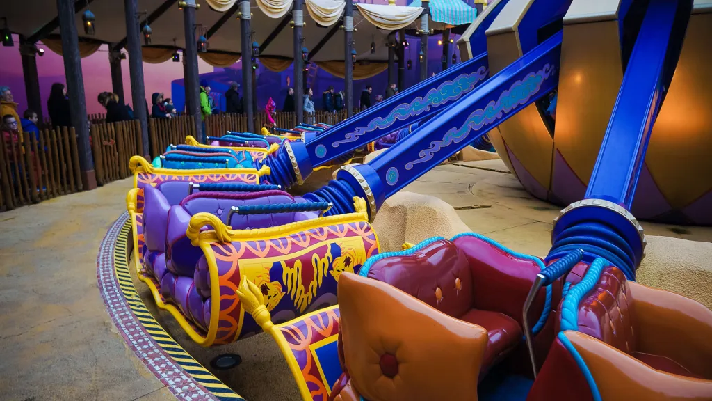Кабинки ковров-самолетов Диснейленд Париж Аттракцион Les Tapis Volants – Flying Carpets Over Agrabah Кабинки ковров-самолетов