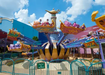 Диснейленд Париж аттракцион Les Tapis Volants - Flying Carpets Over Agrabah