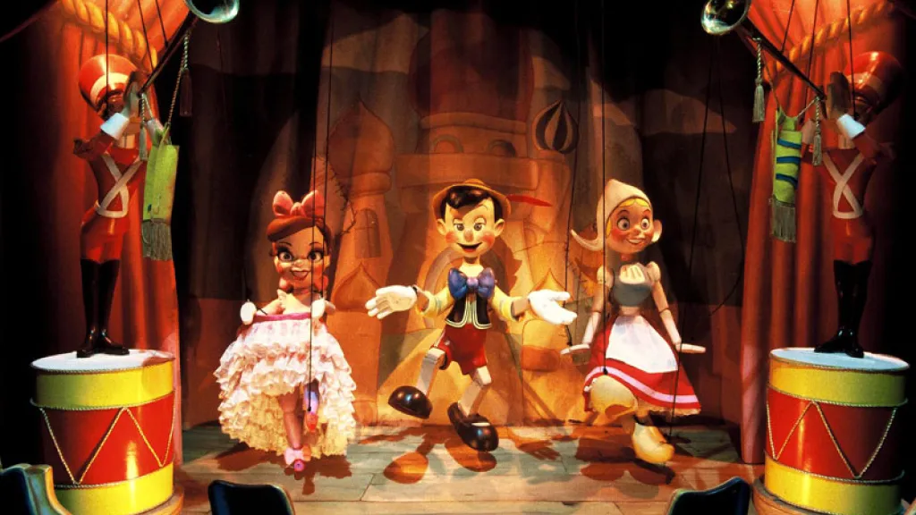 Выступление Пиноккио в театре Диснейленд Париж Аттракцион Les Voyages de Pinocchio Выступление Пиноккио в театре