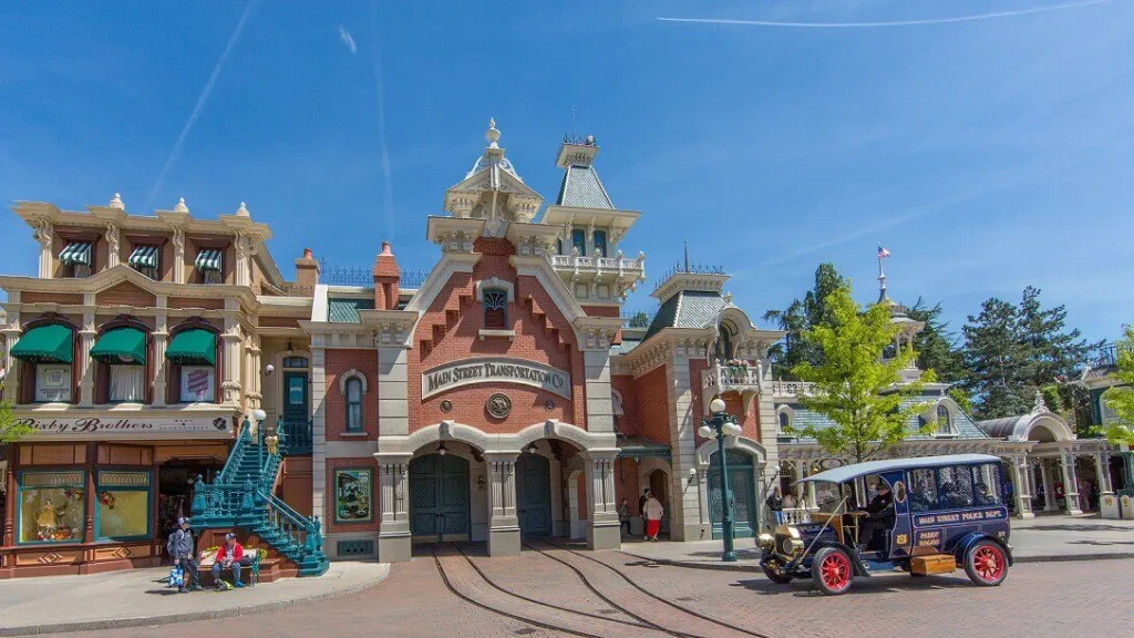 Транспортное депо Main Street Transportation Диснейленд Париж Main Street Vehicles Транспортное депо Main Street Transportation