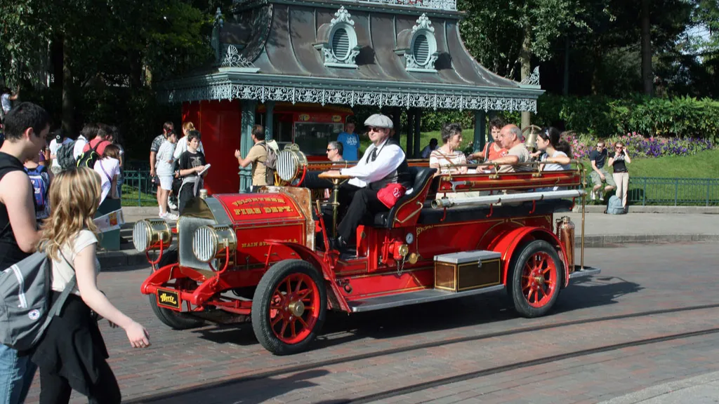 Fire Truck (Пожарная машина) Диснейленд Париж Main Street Vehicles Fire Truck (Пожарная машина)