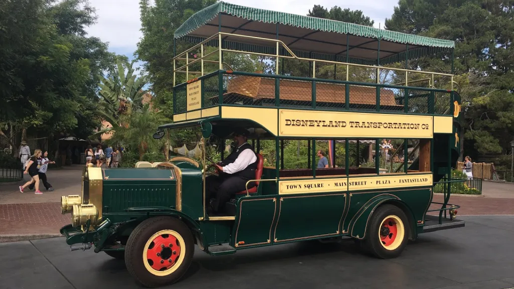 Omnibus (Омнибус) Диснейленд Париж Main Street Vehicles Omnibus (Омнибус)