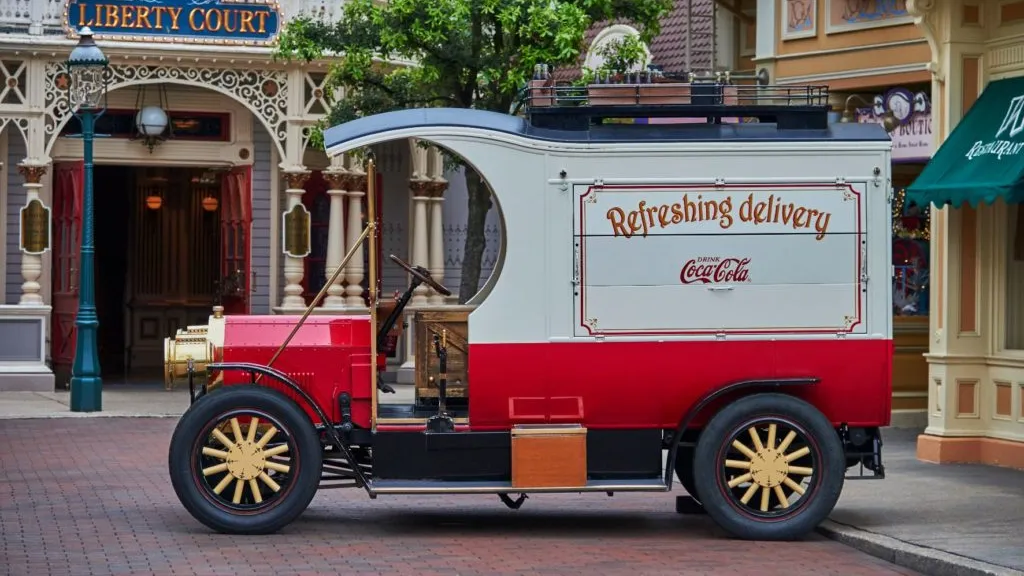 Доставщик (Main Street Deliverys) Диснейленд Париж Main Street Vehicles Доставщик (Main Street Deliverys)