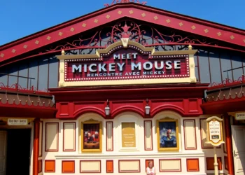 Диснейленд Париж аттракцион Meet Mickey Mouse