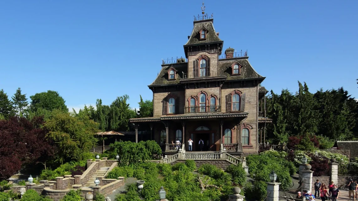 Диснейленд Париж аттракцион Phantom Manor