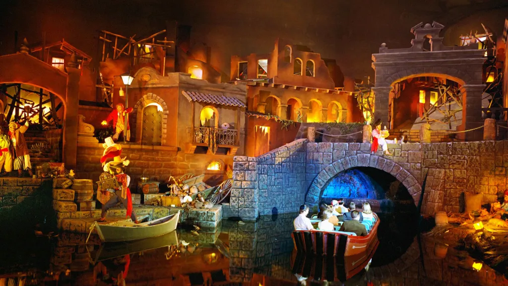 Охваченный пламенем город Диснейленд Париж Аттракцион Pirates of the Caribbean Охваченный пламенем город