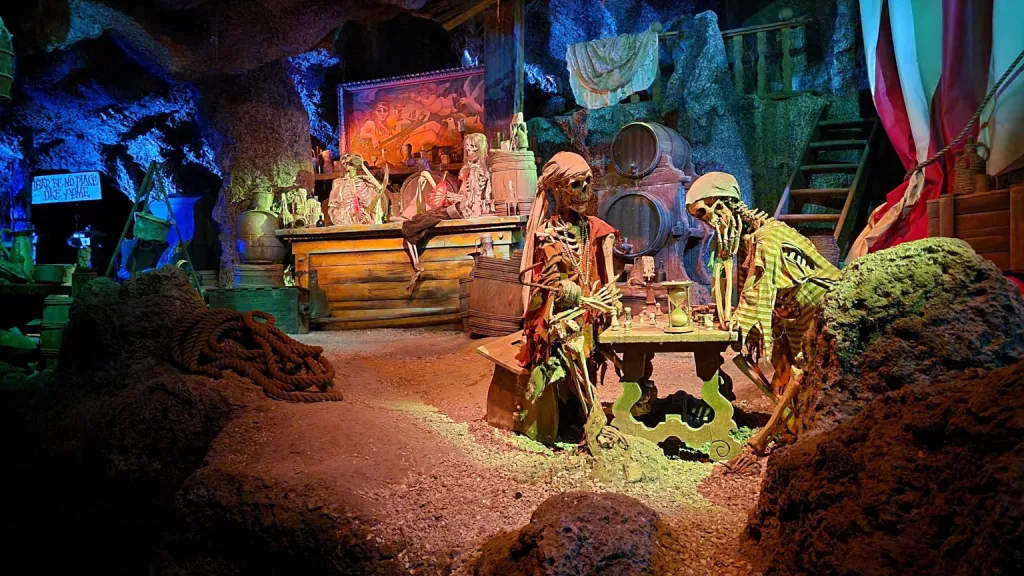Беззаботная жизнь пиратов Диснейленд Париж Аттракцион Pirates of the Caribbean Беззаботная жизнь пиратов