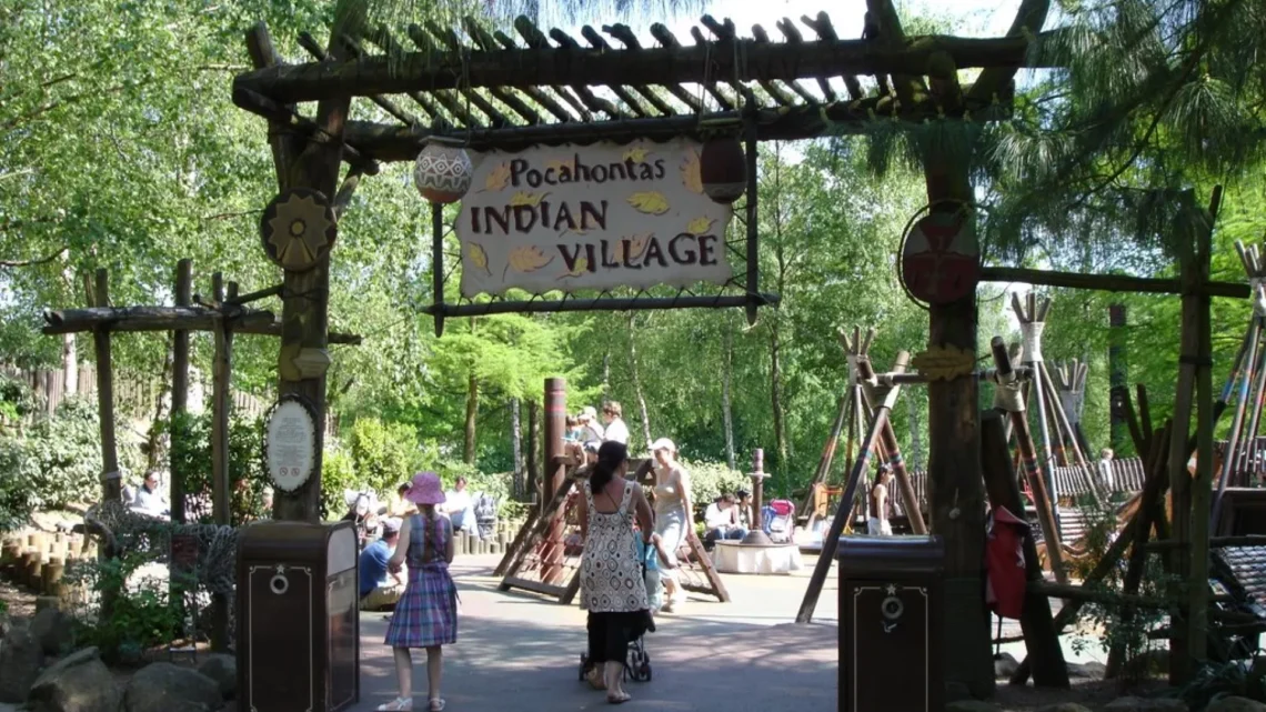 Диснейленд Париж аттракцион Pocahontas Indian Village