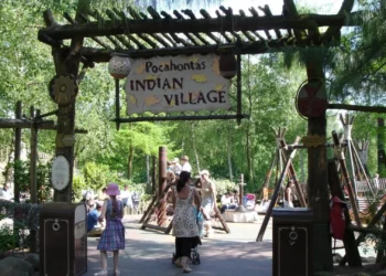 Диснейленд Париж аттракцион Pocahontas Indian Village