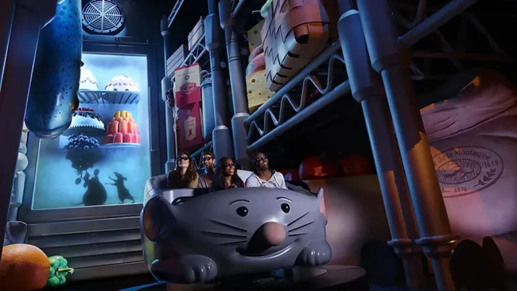 Диснейленд Париж Аттракцион Ratatouille: The Adventure Прогулка на крысомобиле