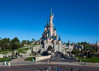 Диснейленд Париж аттракцион Sleeping Beauty Castle
