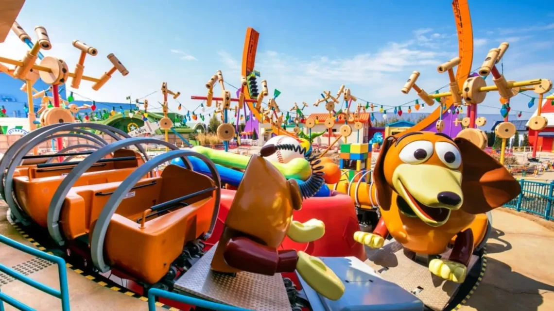 Диснейленд Париж аттракцион Slinky Dog Zigzag Spin