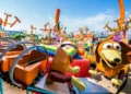 Диснейленд Париж аттракцион Slinky Dog Zigzag Spin