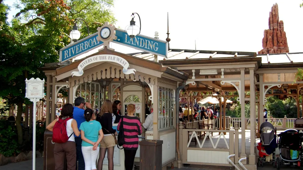 Вход на аттракцион речных корабликов Диснейленд Париж Thunder Mesa Riverboat Landing Вход на аттракцион речных корабликов