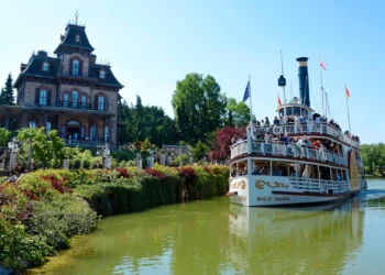 Диснейленд Париж аттракцион Thunder Mesa Riverboat Landing
