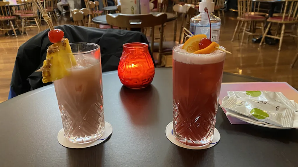 Меню в баре Red Garter Saloon Диснейленд Париж Меню в баре Red Garter Saloon