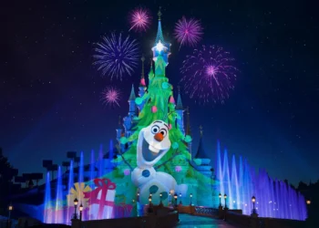 Диснейленд Париж Диснеевские мечты о Рождестве • Disney Dreams! of Christmas в Диснейленд Париж • Ночное шоу Disney Dreams в парижском Диснее.