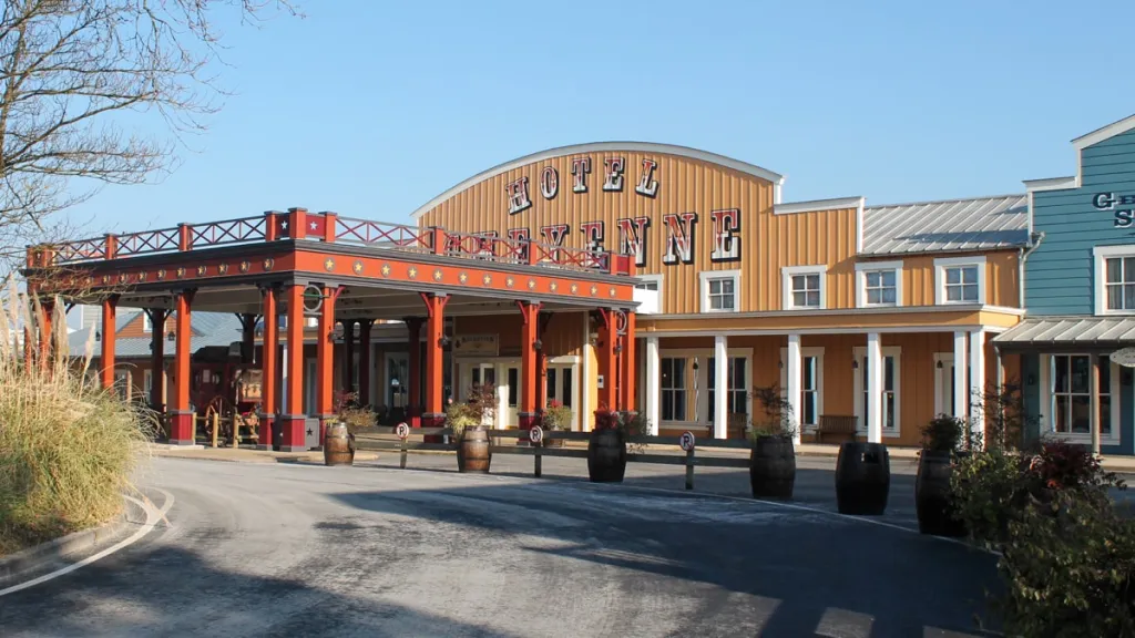 Внешний вид отеля Disney Hotel Cheyenne Диснейленд Париж Внешний вид отеля Disney Hotel Cheyenne