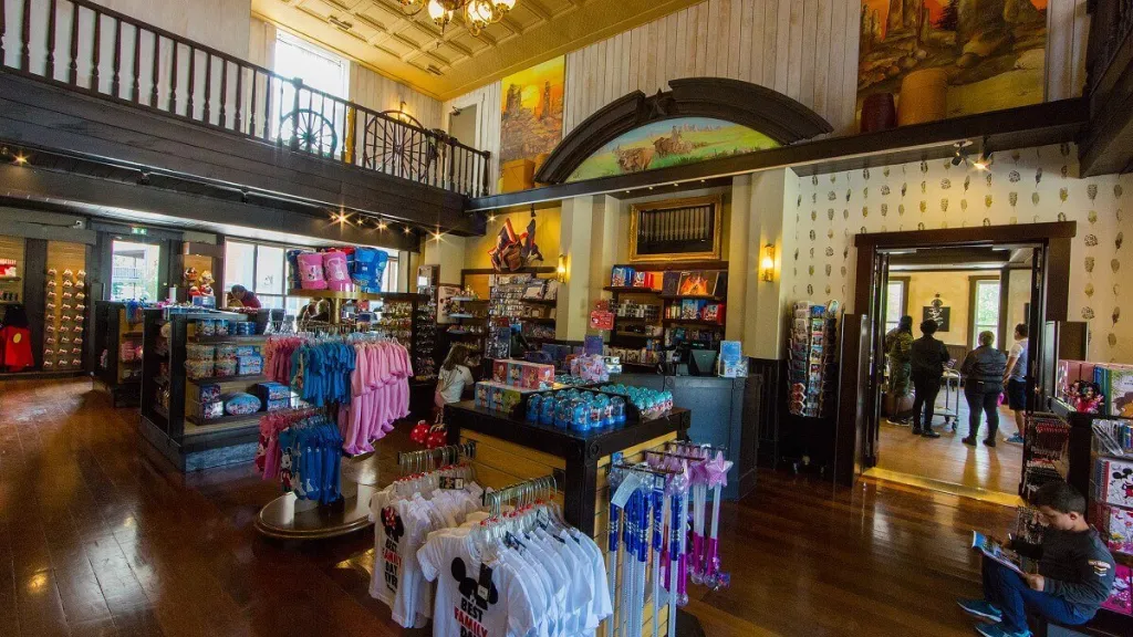 Магазин подарков Disney Hotel Cheyenne Диснейленд Париж Магазин подарков Disney Hotel Cheyenne
