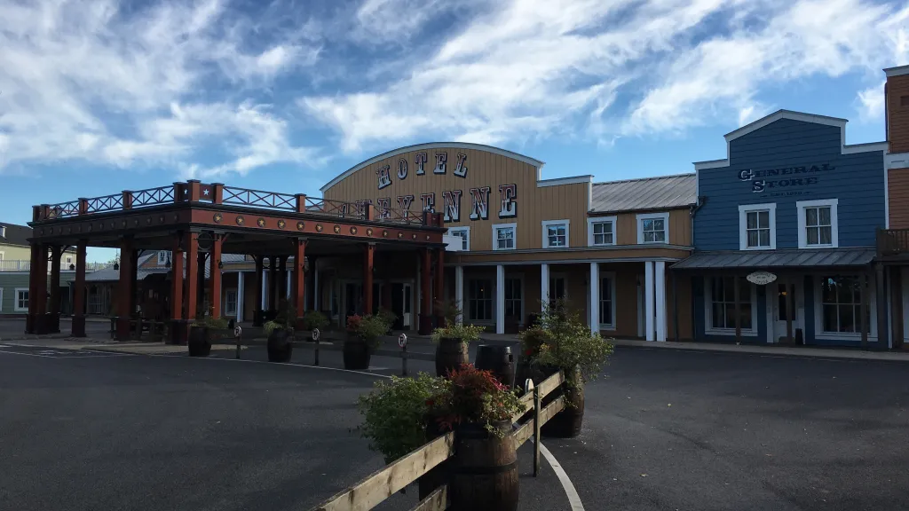 VIP бронирование в Disney Hotel Cheyenne Диснейленд Париж VIP бронирование в Disney Hotel Cheyenne