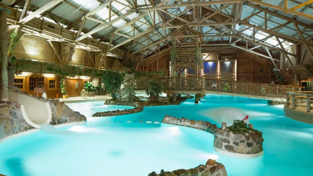 Крытый бассейн в Davy Crockett Ranch Диснейленд Париж Крытый бассейн в Davy Crockett Ranch