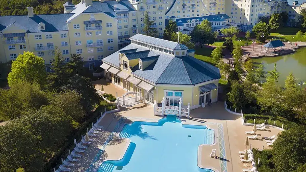 Диснейленд Париж VIP сопровождение в отеле Newport Bay Club