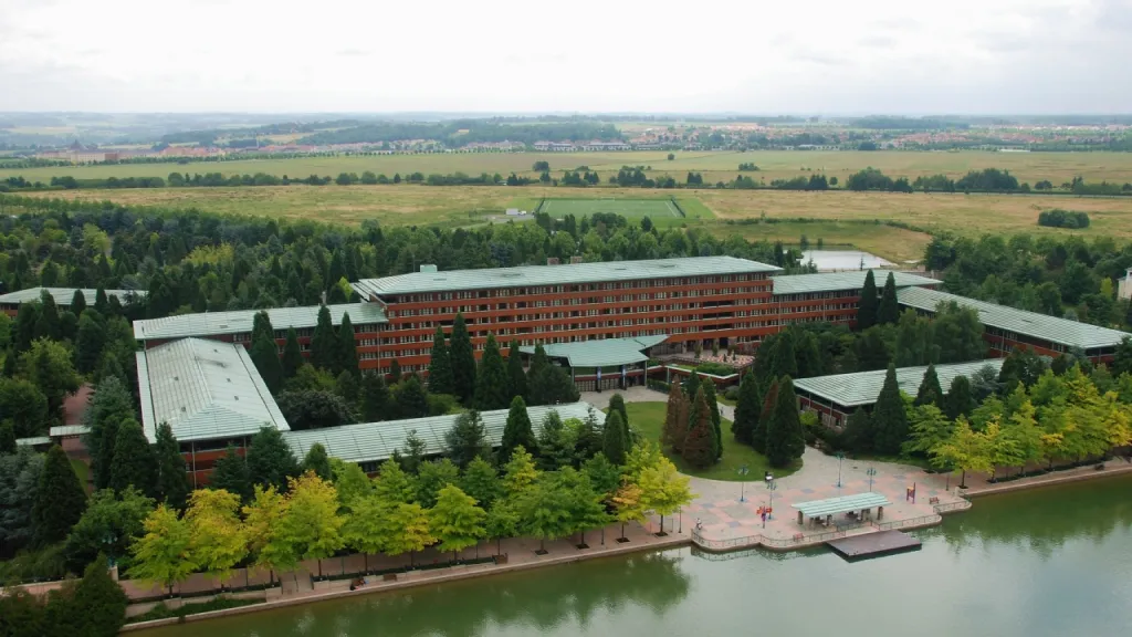 VIP бронирование в Disney Hotel Cheyenne Диснейленд Париж VIP бронирование в Disney Hotel Cheyenne