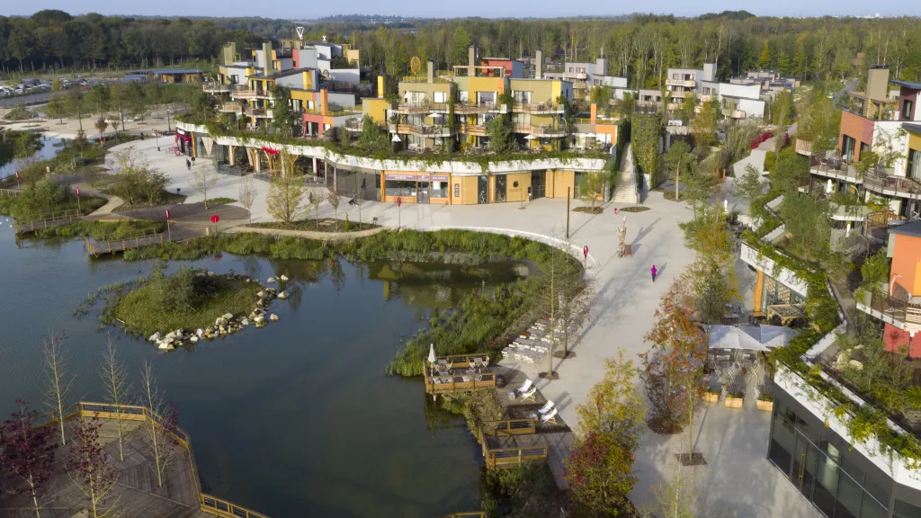 Диснейленд Париж Набережная отеля Les Villages Nature