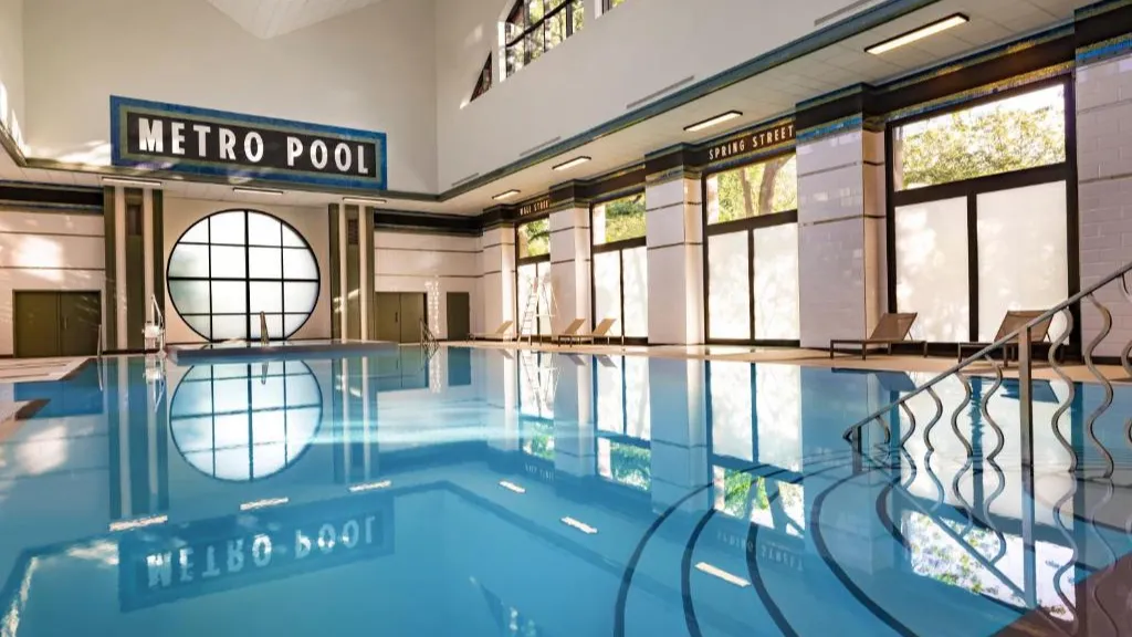 Диснейленд Париж Крытый бассейн в Disney Hotel New York