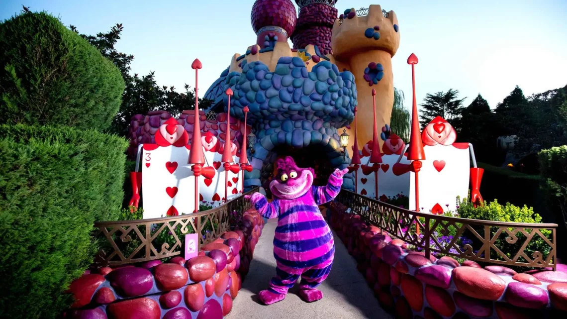 Диснейленд Париж Чеширский кот • Встреча и приветствие с Cheshire Cat в Диснейленд Париж • Чеширский кот в парижском Диснейленде.