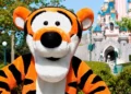 Диснейленд Париж Тигра • Встреча и приветствие с Tigger