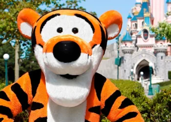 Диснейленд Париж Тигра • Встреча и приветствие с Tigger