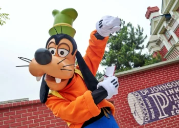 Диснейленд Париж Гуфи • Встреча и приветствие с Goofy