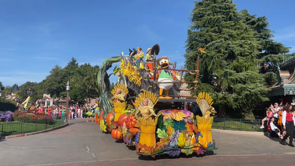 Платформа №1 - Дональд и Скрудж МакДак Диснейленд Париж Mickey's Halloween Celebration Платформа №1 - Дональд и Скрудж МакДак