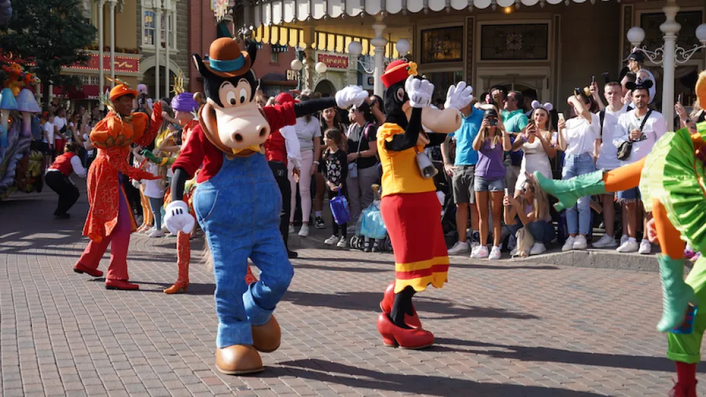 Корова Кларабель и Горацио Хорсеколлара Диснейленд Париж Mickey's Halloween Celebration Корова Кларабель и Горацио Хорсеколлара
