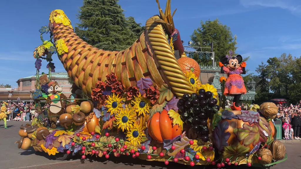 Платформа №3 - Минни Маус и рог изобилия Диснейленд Париж Mickey's Halloween Celebration Платформа №3 - Минни Маус и рог изобилия
