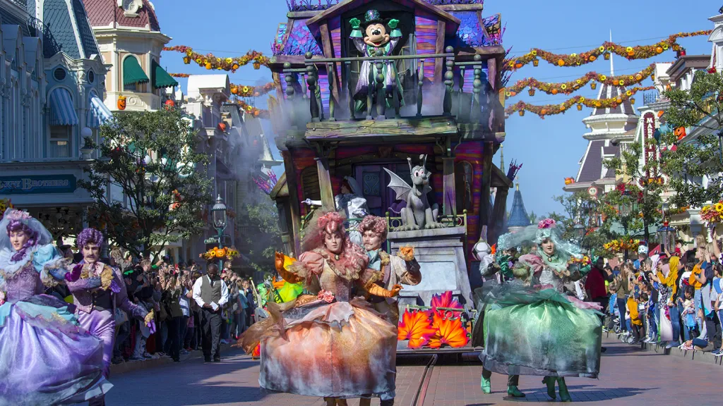 Платформа №4 - Mickey's Illusion Manor Диснейленд Париж Mickey's Halloween Celebration Платформа №4 - Mickey's Illusion Manor
