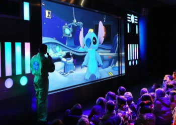 Диснейленд Париж Stitch Live • Stitch Live в Диснейленд Париж • Стич лайф на производственной площадке в парижском Диснейленде.