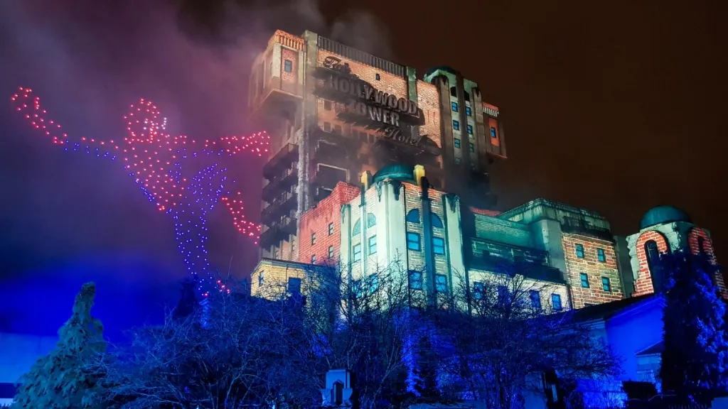 Сцена "после титров" - Человек-паук Диснейленд Париж Avengers: Power the Night Сцена "после титров" - Человек-паук