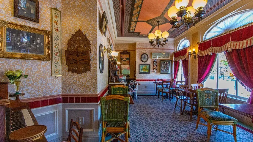 Диснейленд Париж Кафе Victoria’s Home-Style Restaurant