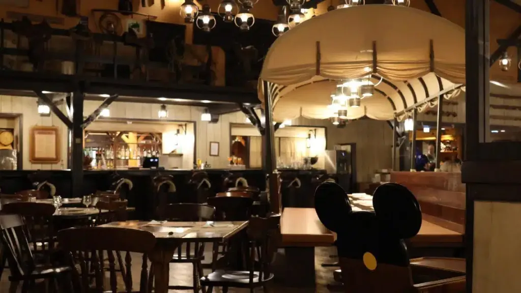 Ресторан Chuck Wagon Café Диснейленд Париж шведский стол Ресторан Chuck Wagon Café