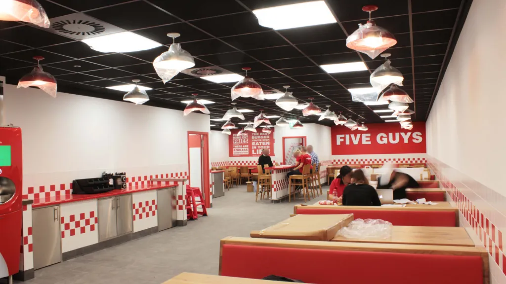 Бургер-ресторан Five Guys Диснейленд Париж Бургер-ресторан Five Guys