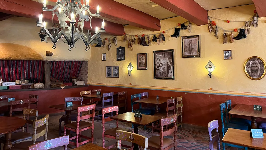 Кафе Casa de Coco – Restaurante de Familia Диснейленд Париж Кафе Casa de Coco – Restaurante de Familia