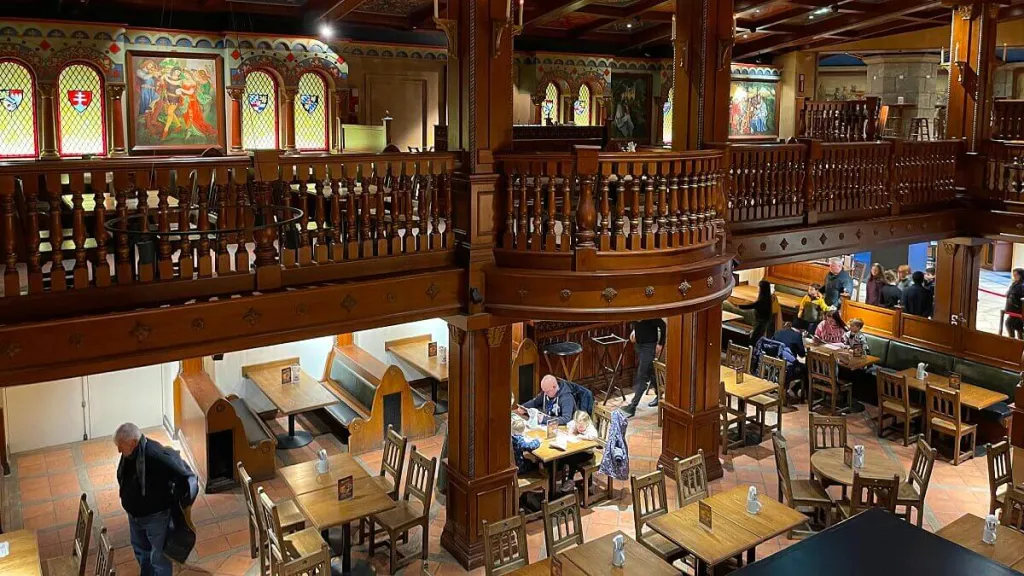 Кафе The Royal Pub Диснейленд Париж Кафе The Royal Pub