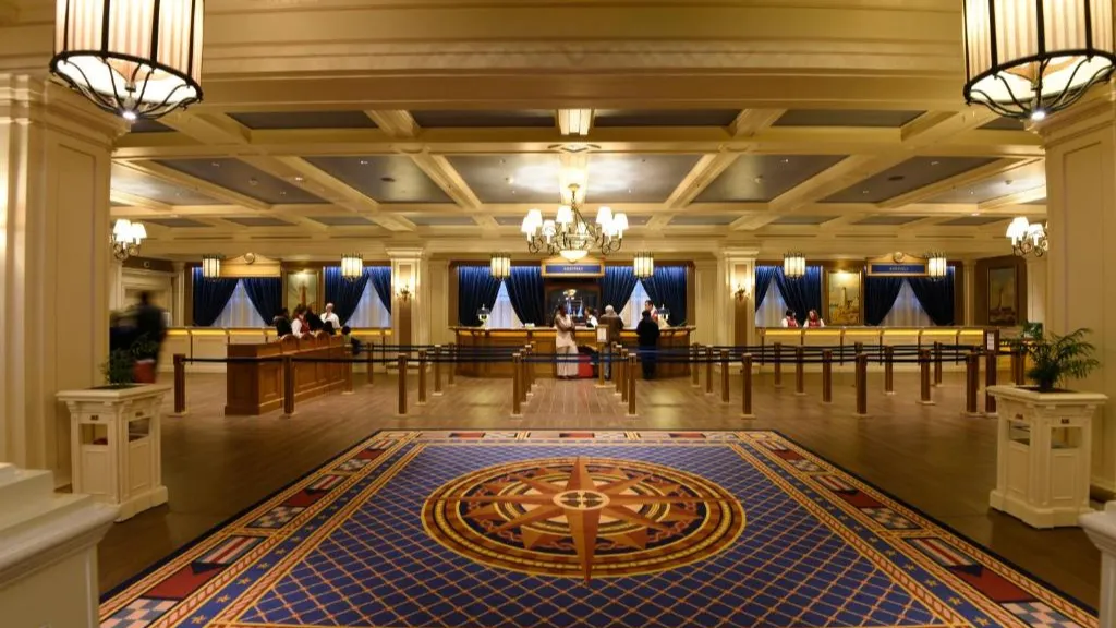 Диснейленд Париж Лобби отеля Disney’s Newport Bay Club