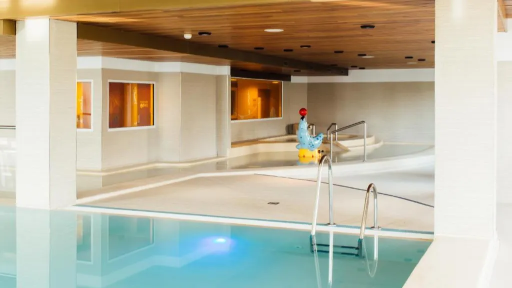 Диснейленд Париж Бассейн отеля Grand Magic Hotel