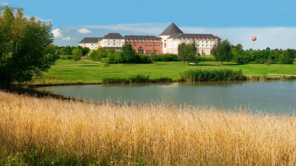VIP бронь с Grand Magic Hotel Диснейленд Париж VIP бронь с Grand Magic Hotel