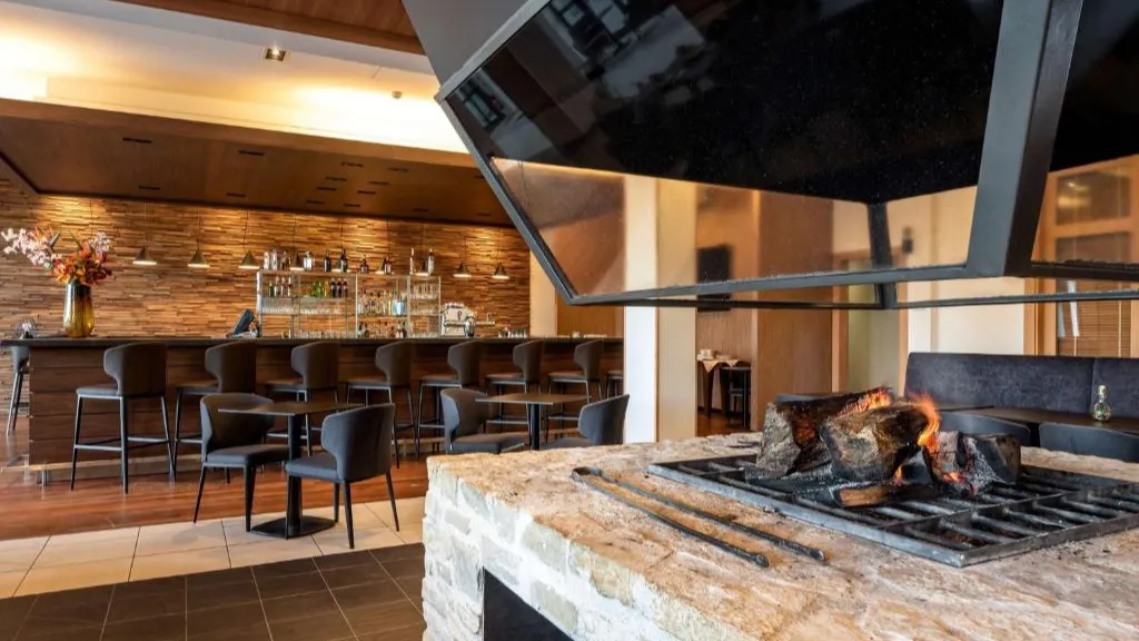 Диснейленд Париж Интерьер бара Le Chardon Bar