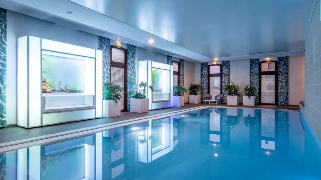 Диснейленд Париж Крытый бассейн отеля Radisson Blu